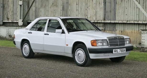 Mercedes 190 - por razaoautomovel.com Mercedes-Benz-190E_1984_1024x768_wallpaper_0b-615x326