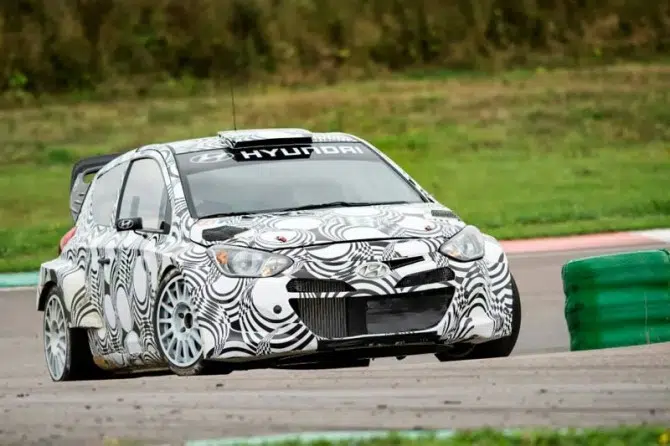 Hyundai i20 WRC - Testes em asfalto