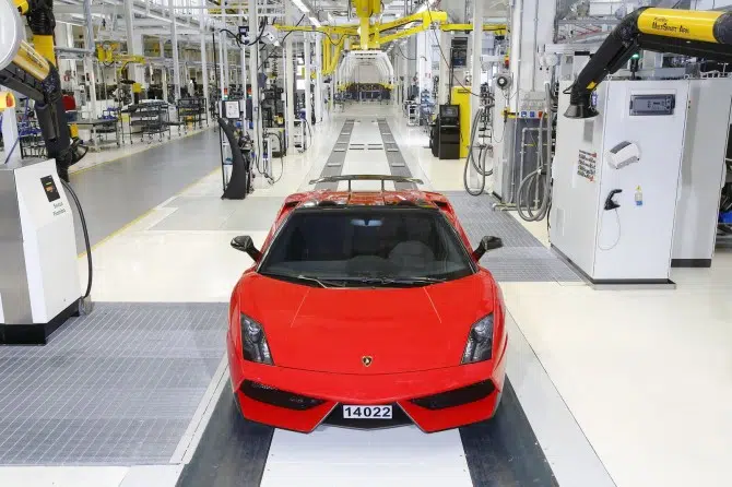 Last Gallardo and Assembly Line   Lamborghini Team 2