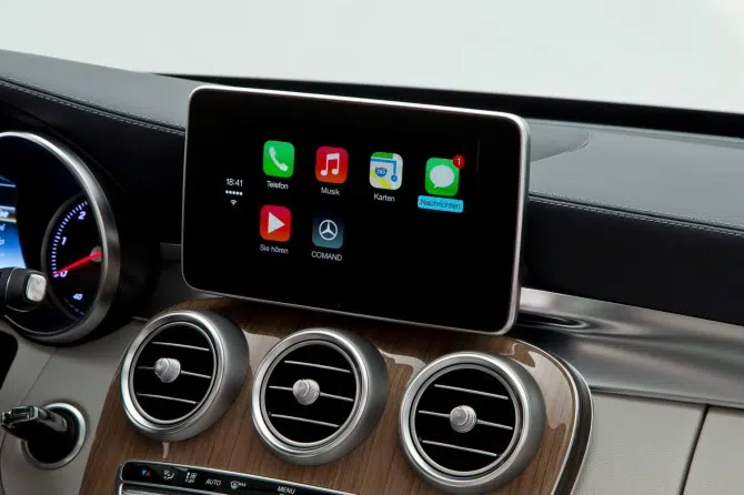 Mercedes Apple CarPlay 3