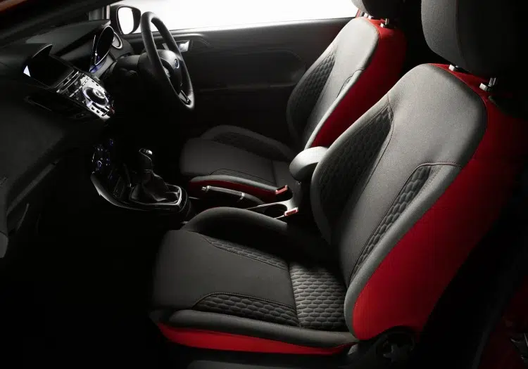 ford_fiesta_red_black_2014_8