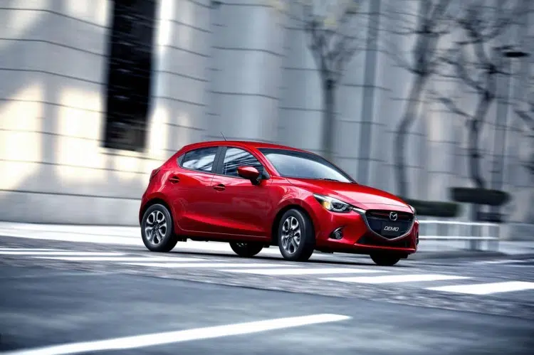 NOVO MAZDA 2 2015 27