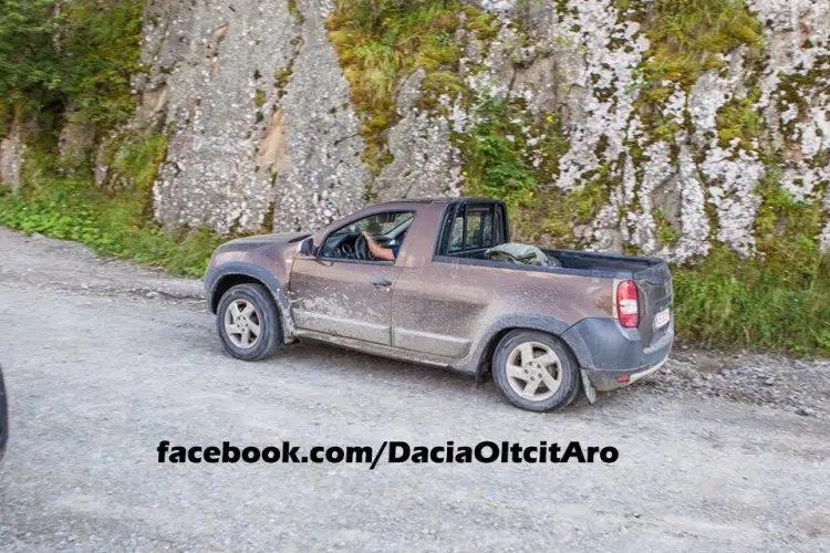 dacia-duster-2-door-puck-up-prototype-spied-in-romania_2