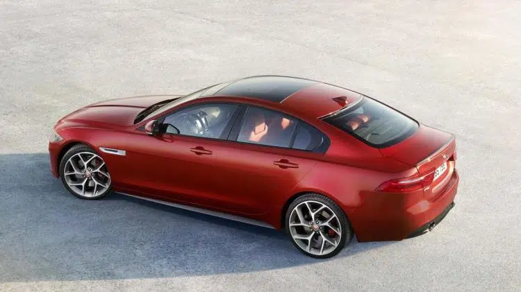 Novo Jaguar XE 2015 rival classe c serie 3 6