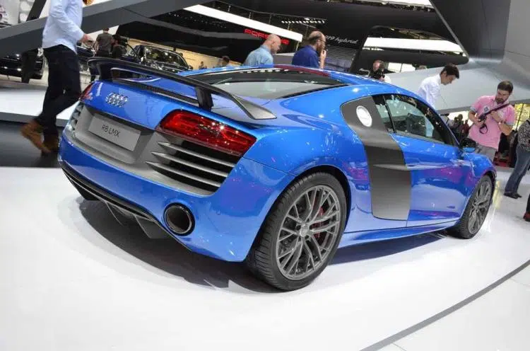 Audi-R8-LMX-12