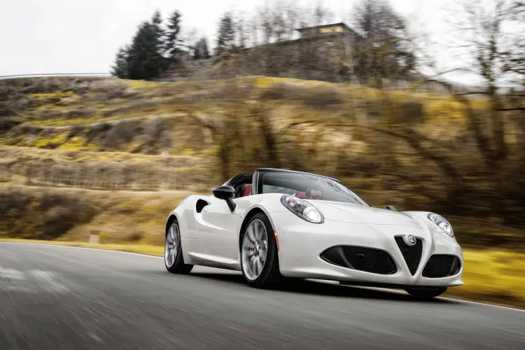 2015-alfa-romeo-4c-spider-71-1