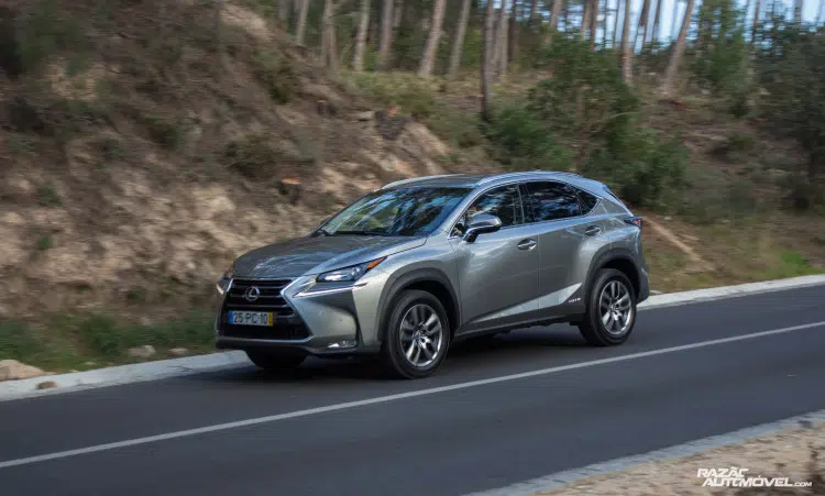 Lexus NX 300H-14