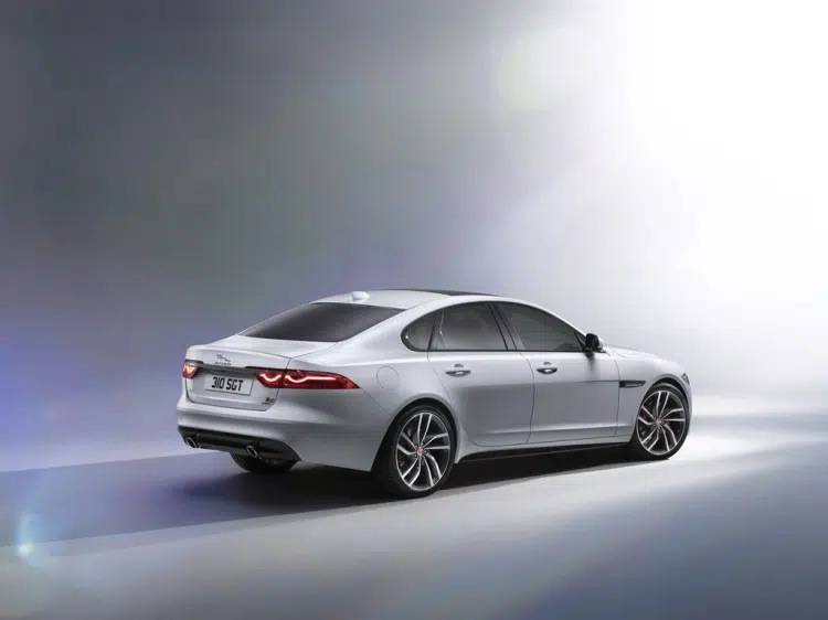 Jaguar XF 2016 (4)