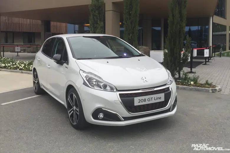 peugeot 208 2015