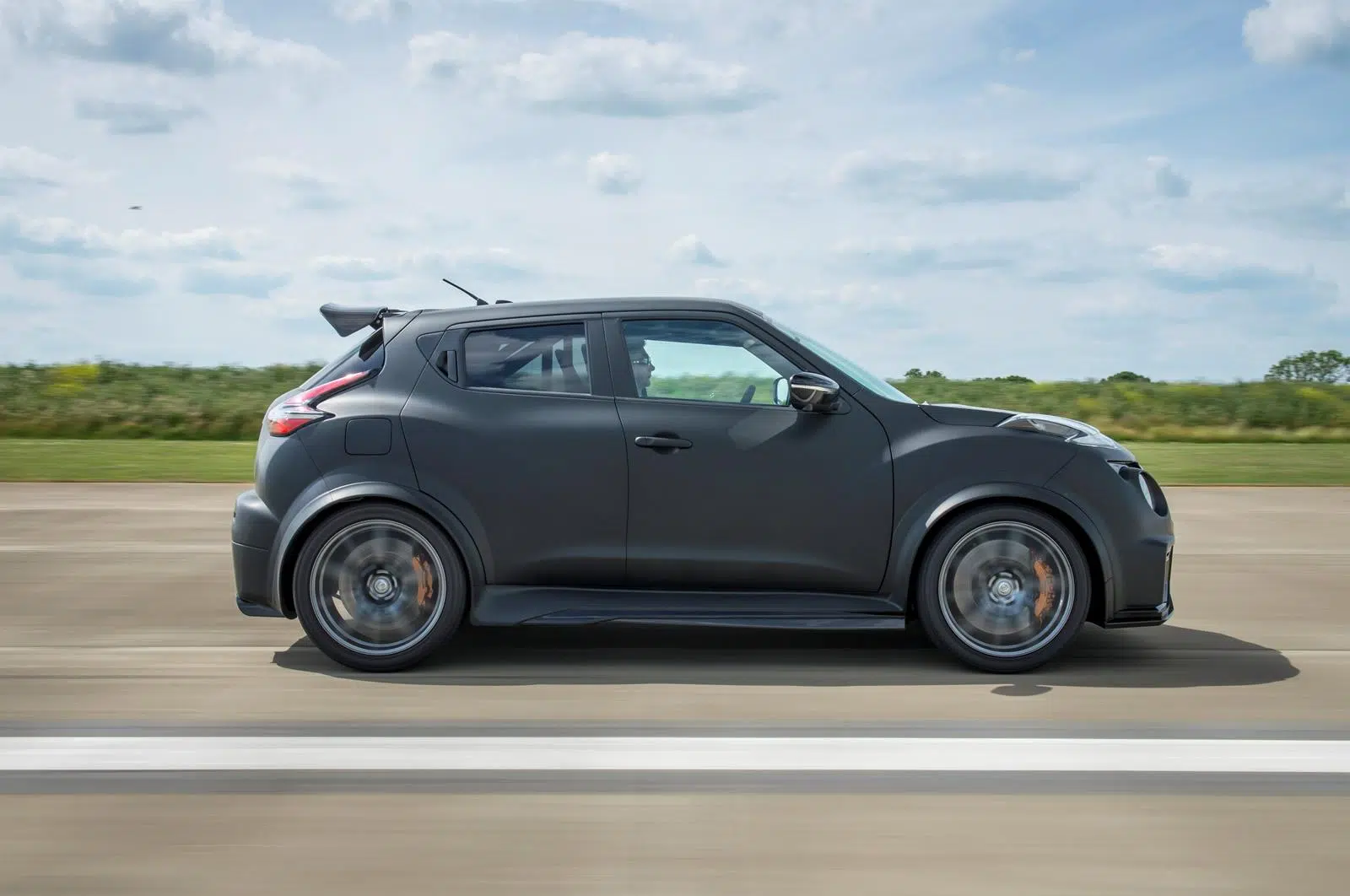 Nissan Juke-R 3