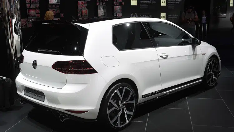 2015-Frankfurt-Motor-Show-Volkswagen-Golf-GTI-Clubsport-03