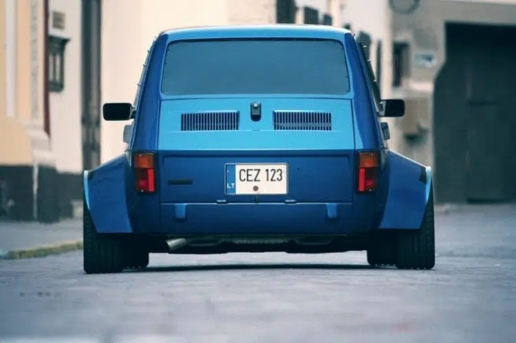 Fiat-126p-with-Honda-VTEC-turbo-engine-swap-3