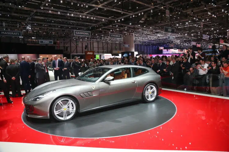 Ferrari GTC4 Lusso (2)