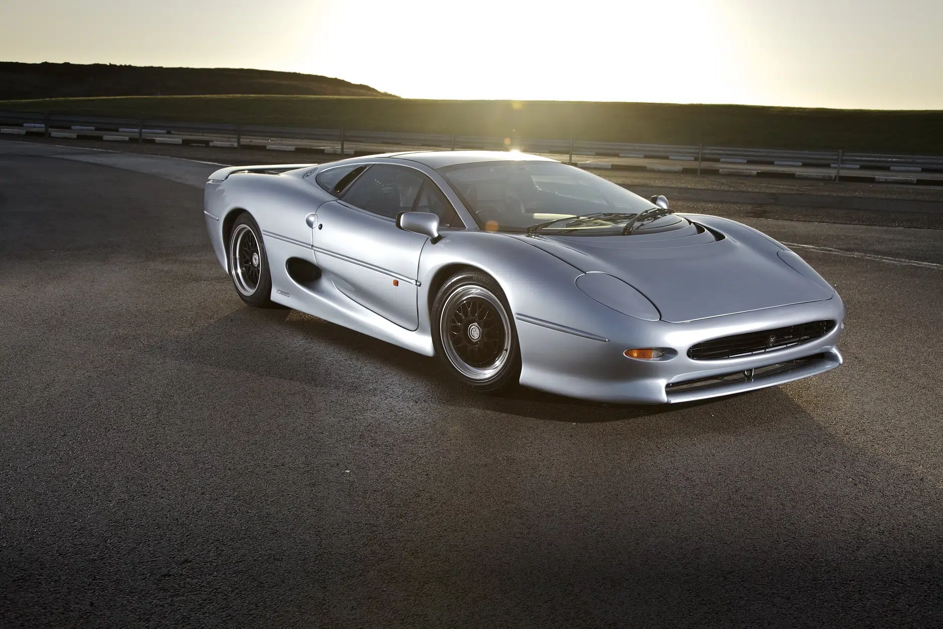 Jaguar XJ220