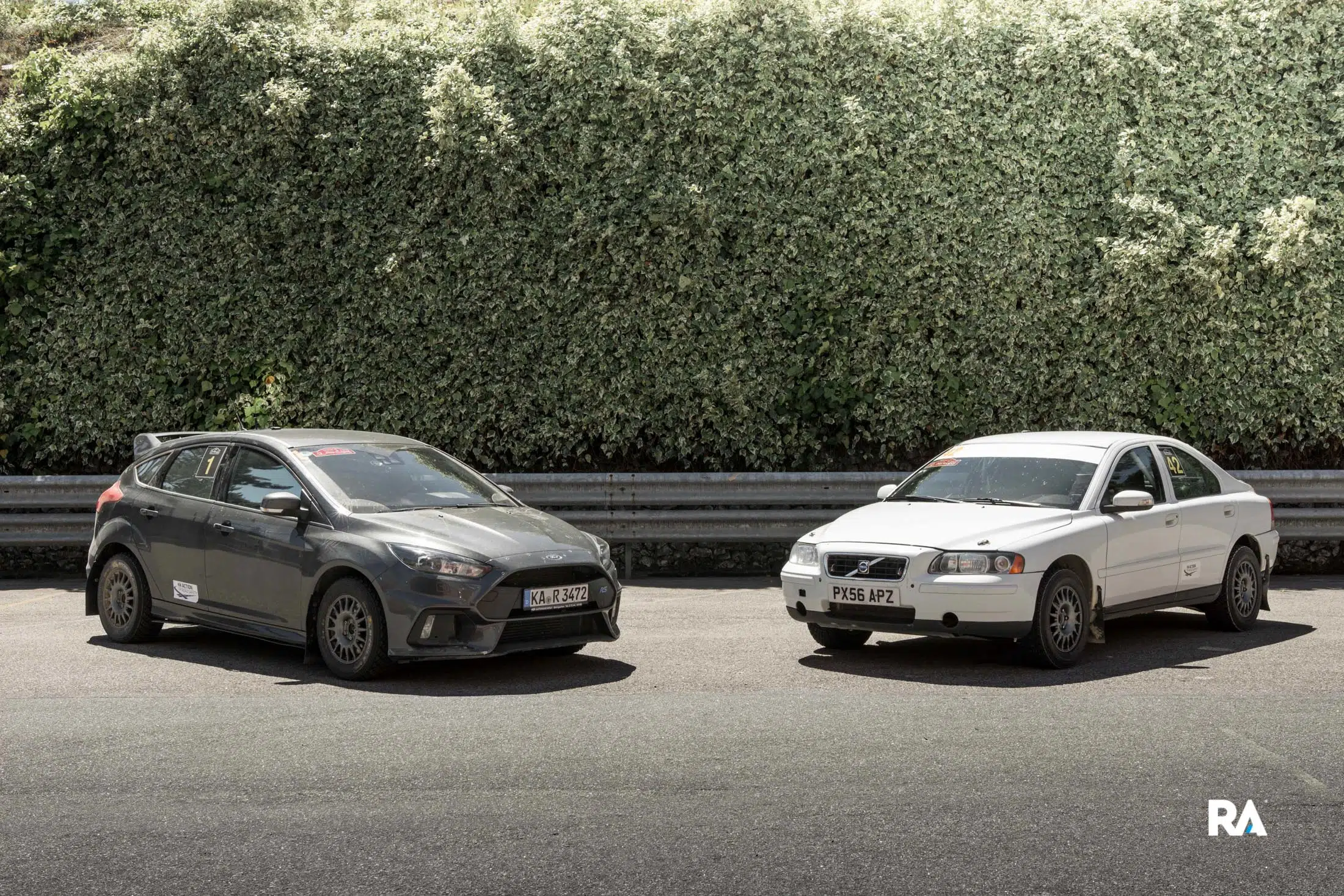 Volvo S60 recce e Ford Focus RS