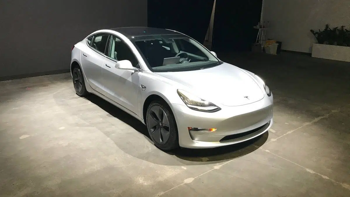 Tesla Model 3 vendido no Craiglist