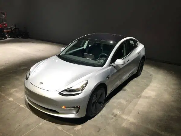 Tesla Model 3 vendido no Craiglist