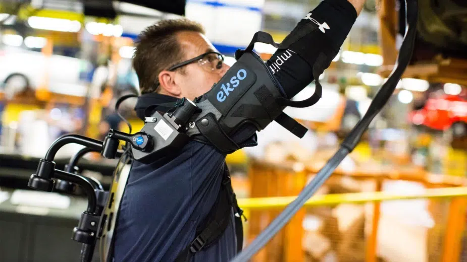 Ford EksoVest - exosqueleto para trabalhadores na linha de produção