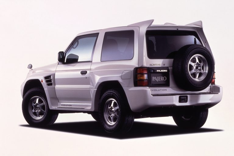 Mitsubishi pajero revolution