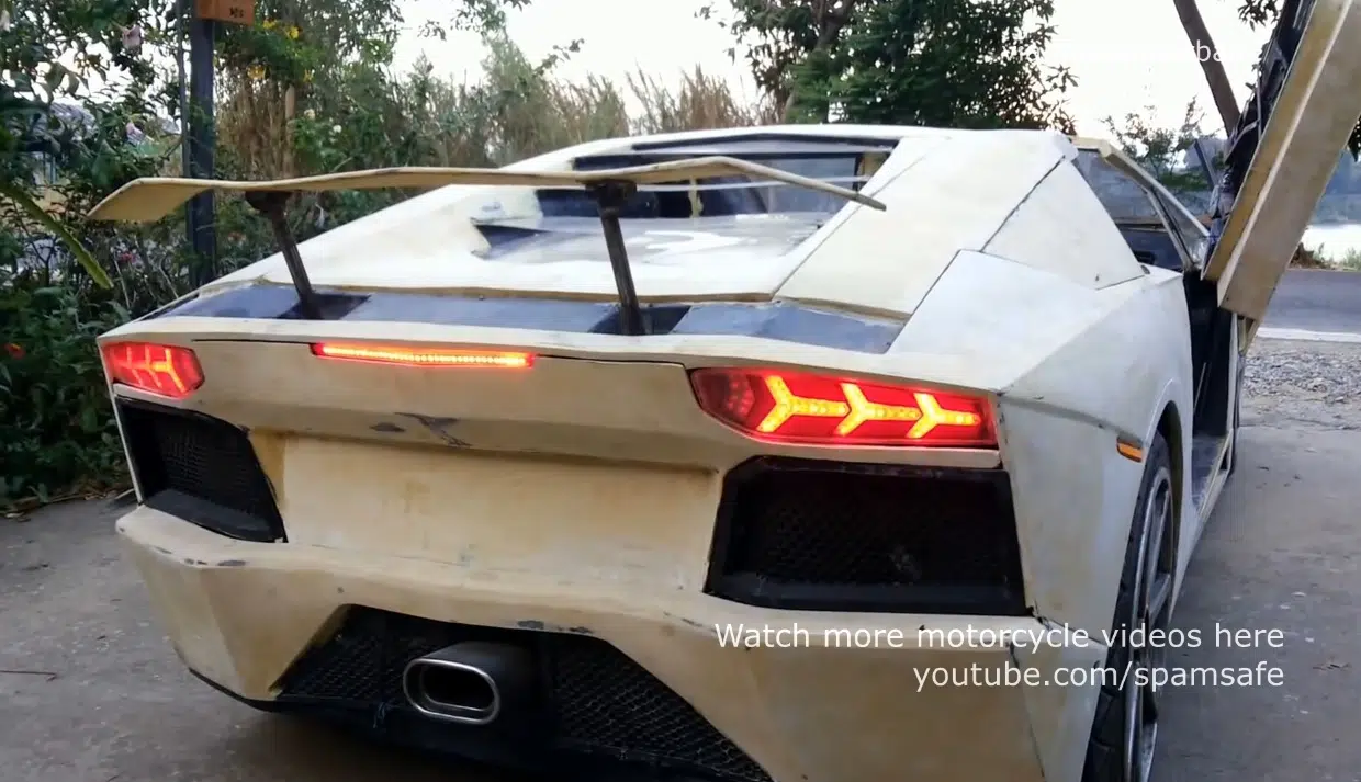 Lamborghini Aventador Roadster — mini-réplica