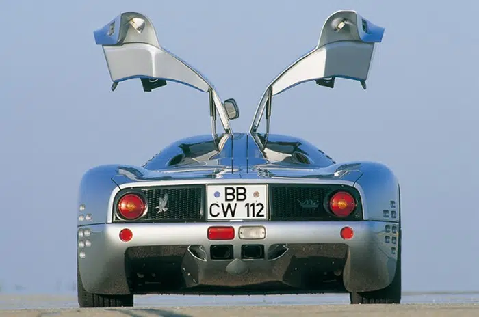 Isdera Commendatore 112i