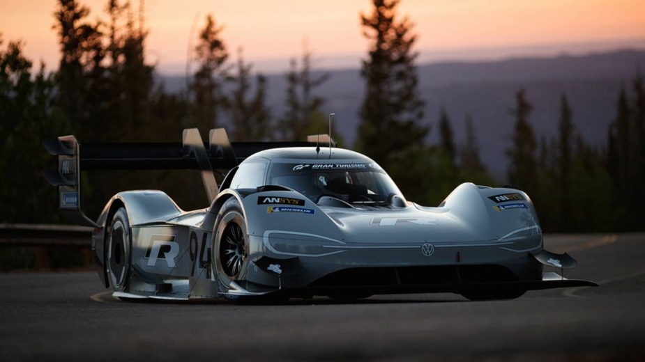 VW ID.R é eleito o carro de corrida elétrico do ano - AUTOO