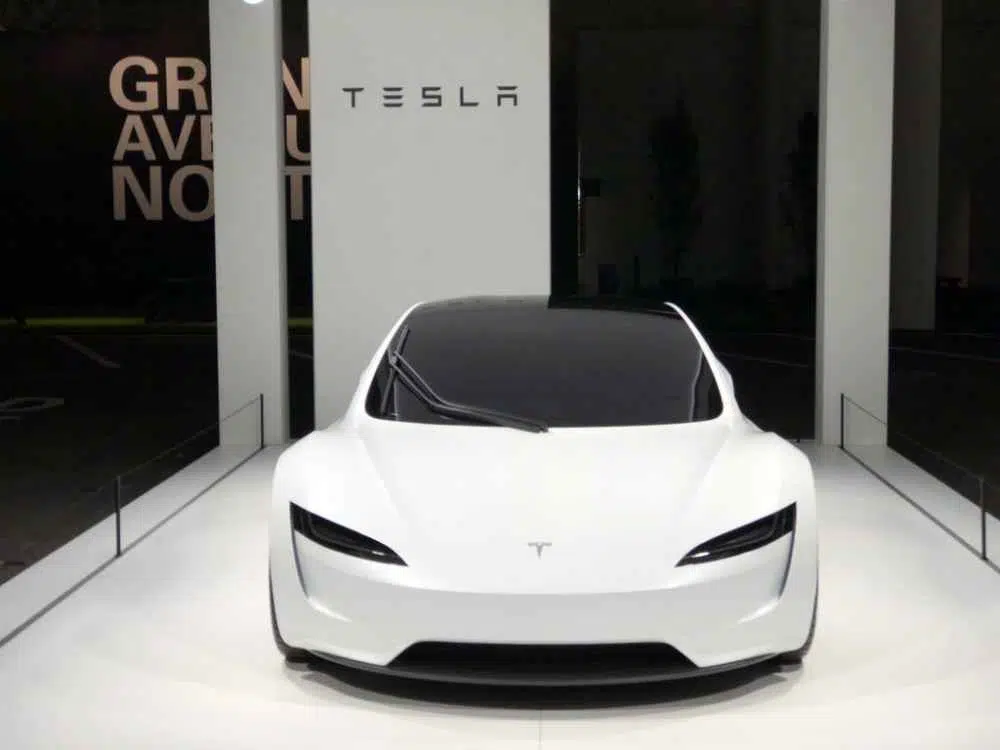 Tesla Roadster Branco 2018