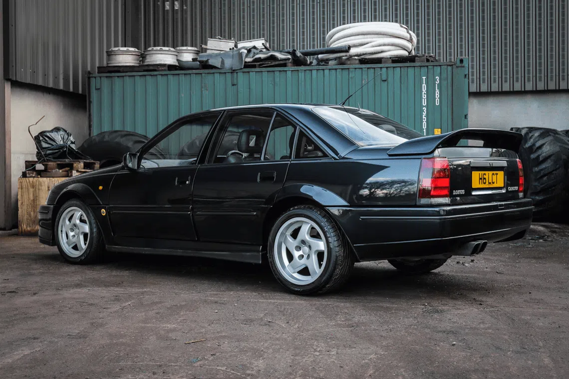 Lotus Carlton