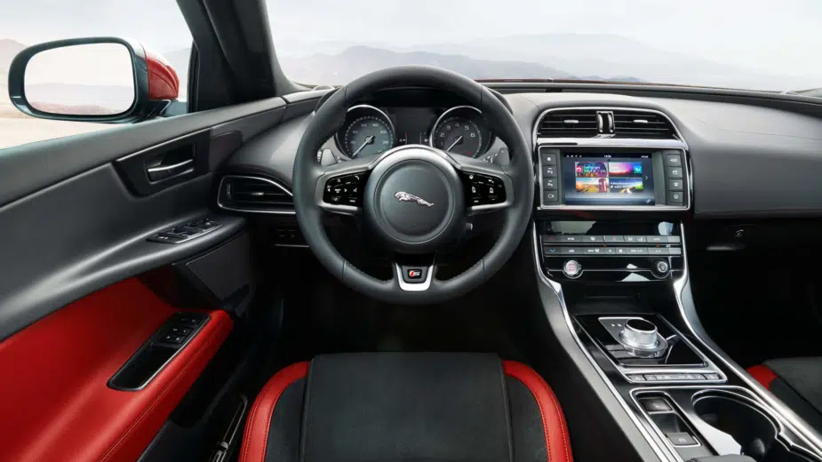 Jaguar XE posição de condução