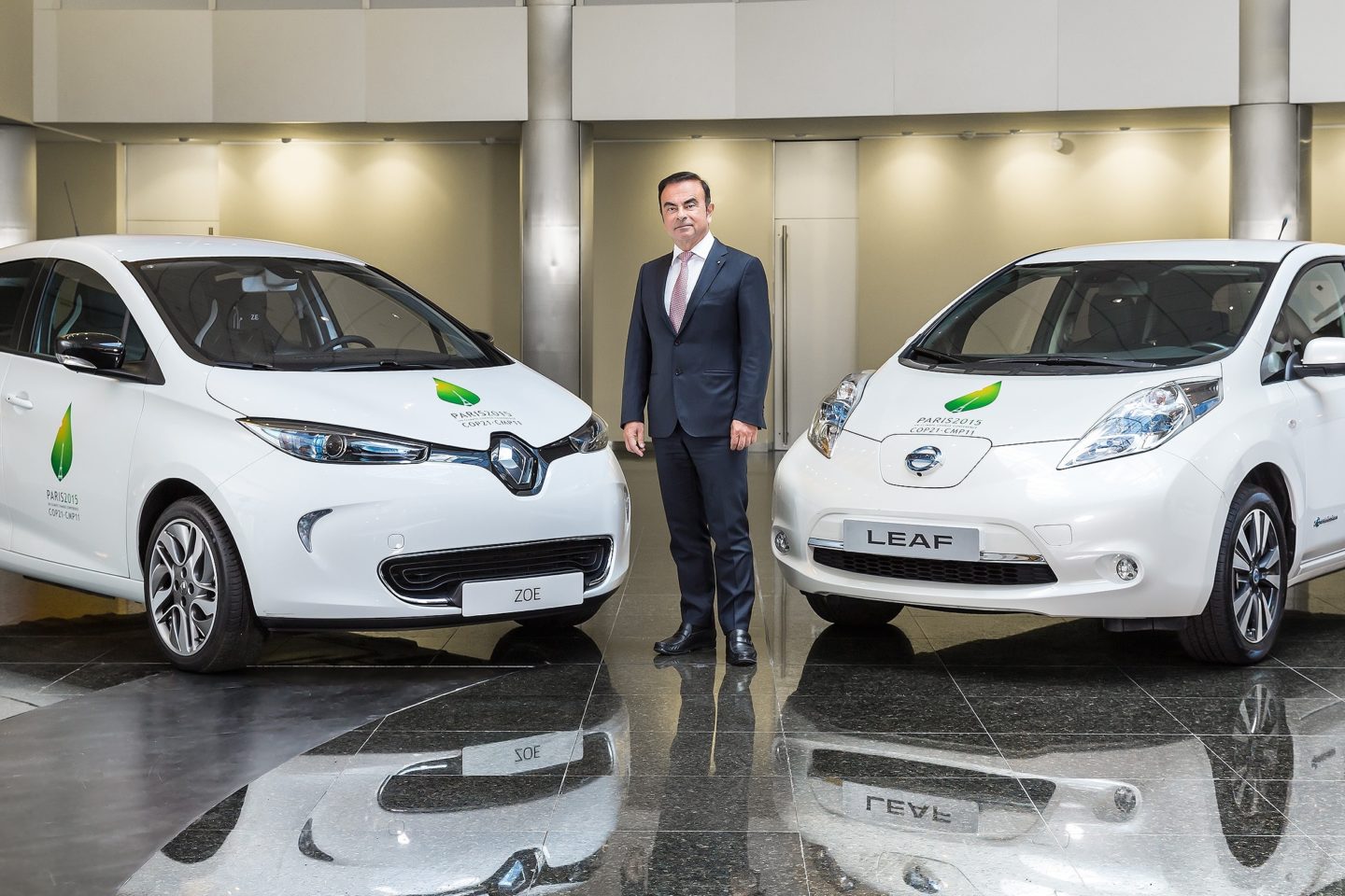 Carlos Ghosn com Renault Zoe e Nissan Leaf