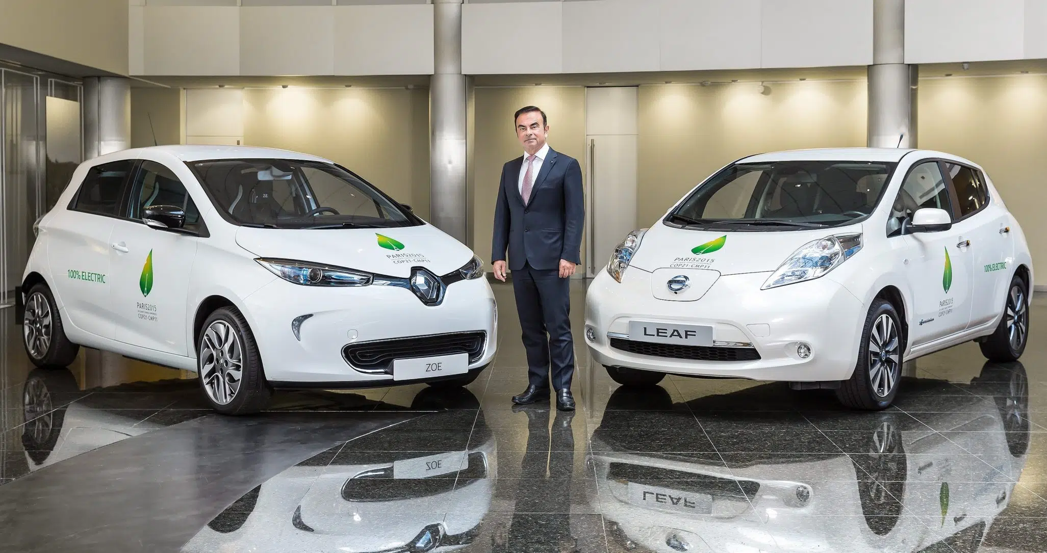 Carlos Ghosn com Renault Zoe e Nissan Leaf