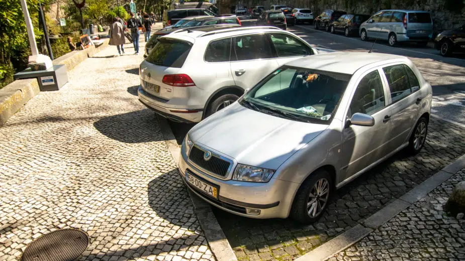 Estacionamento em espinha