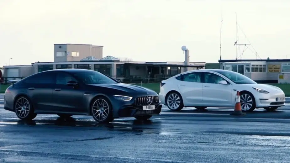 Tesla Model 3 Performance e Mercedes-AMG GT 63 S 4 portas