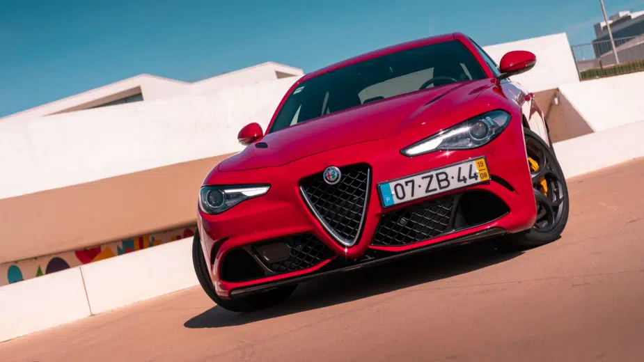 Alfa Romeo Giulia Quadrifoglio. Um teste à engenharia e beleza italiana