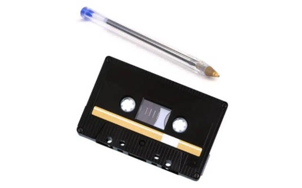 Cassete e caneta BIC