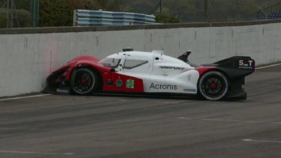 As corridas da Roborace já começaram… e os acidentes também