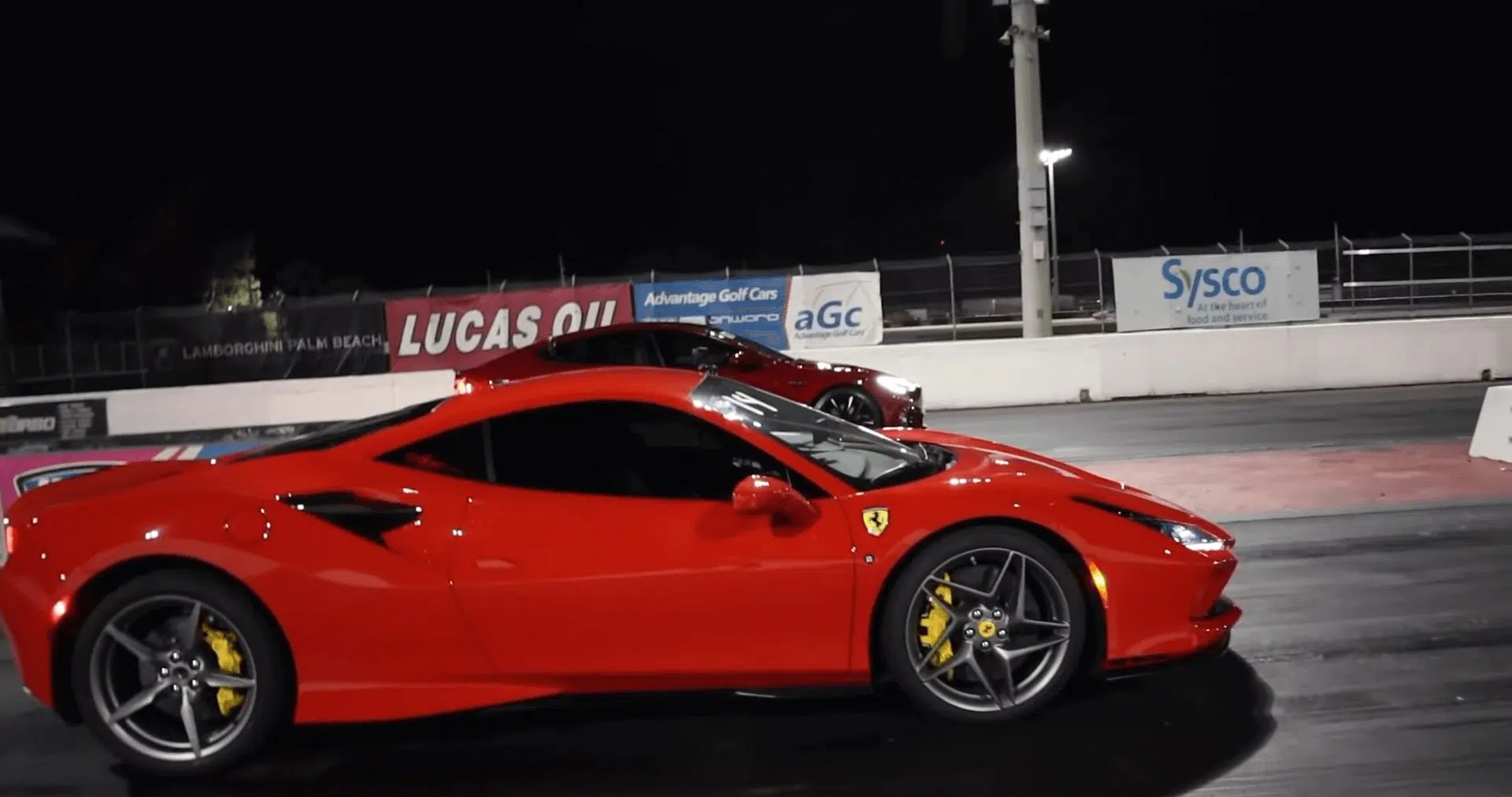 Tesla Model S Ferrari F8 Tributo drag race