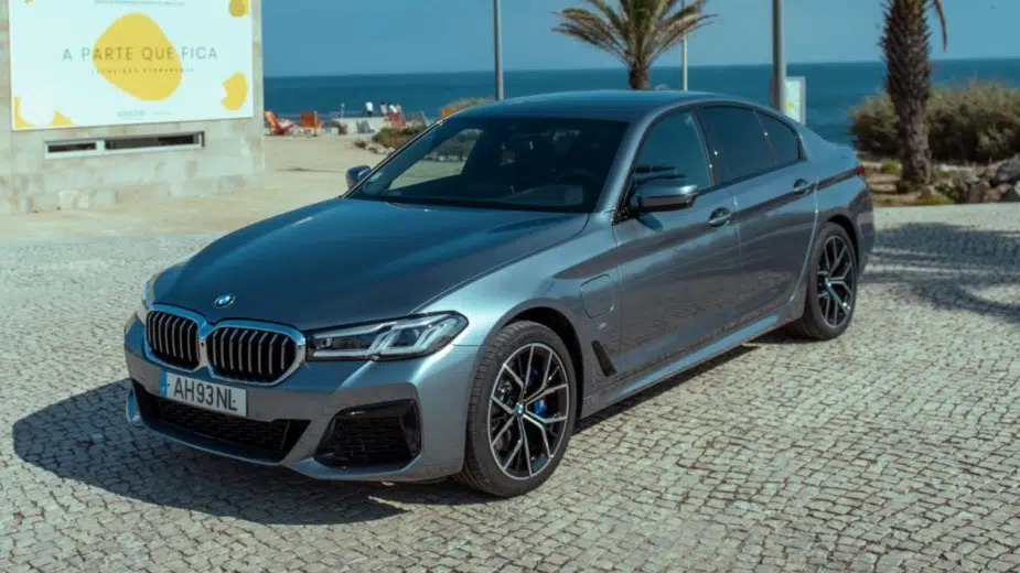 BMW 520e. O Série 5 “de ligar à tomada” mais barato convence?