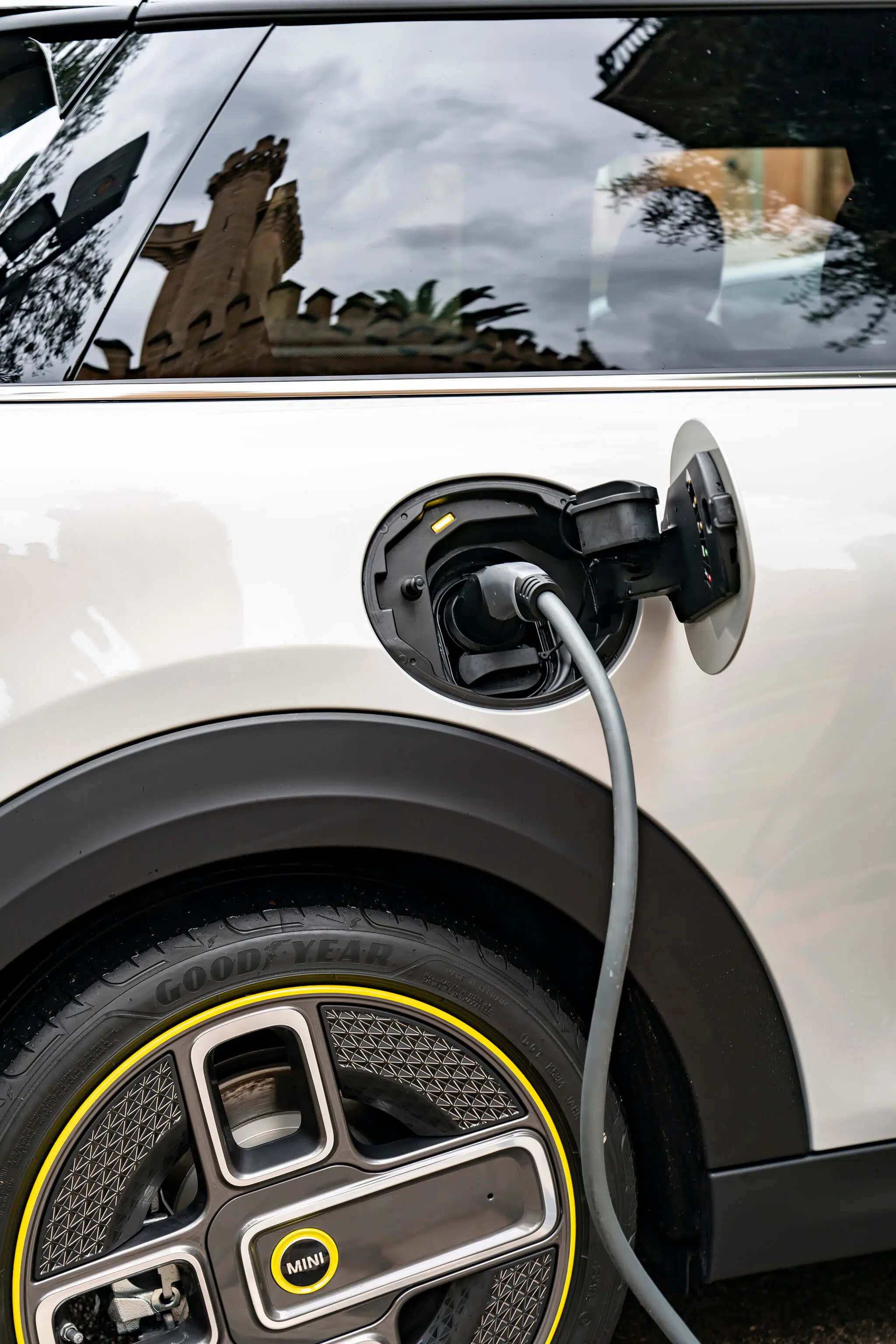 MINI Electric carregar