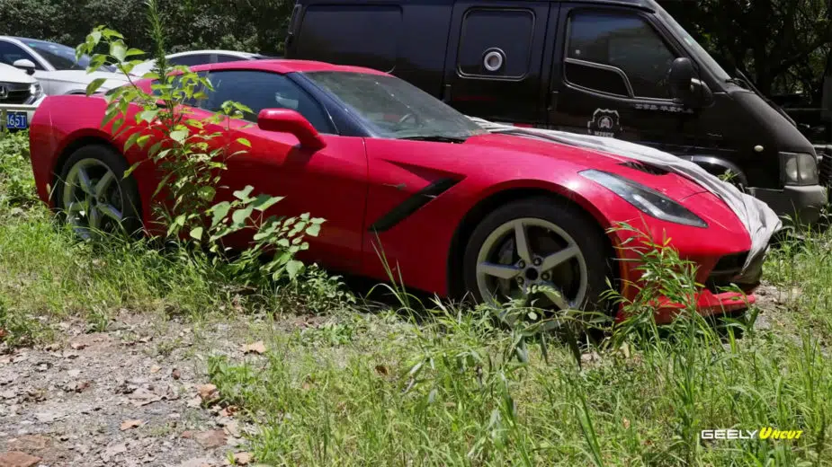 Corvette C7 abandonado cemitério China