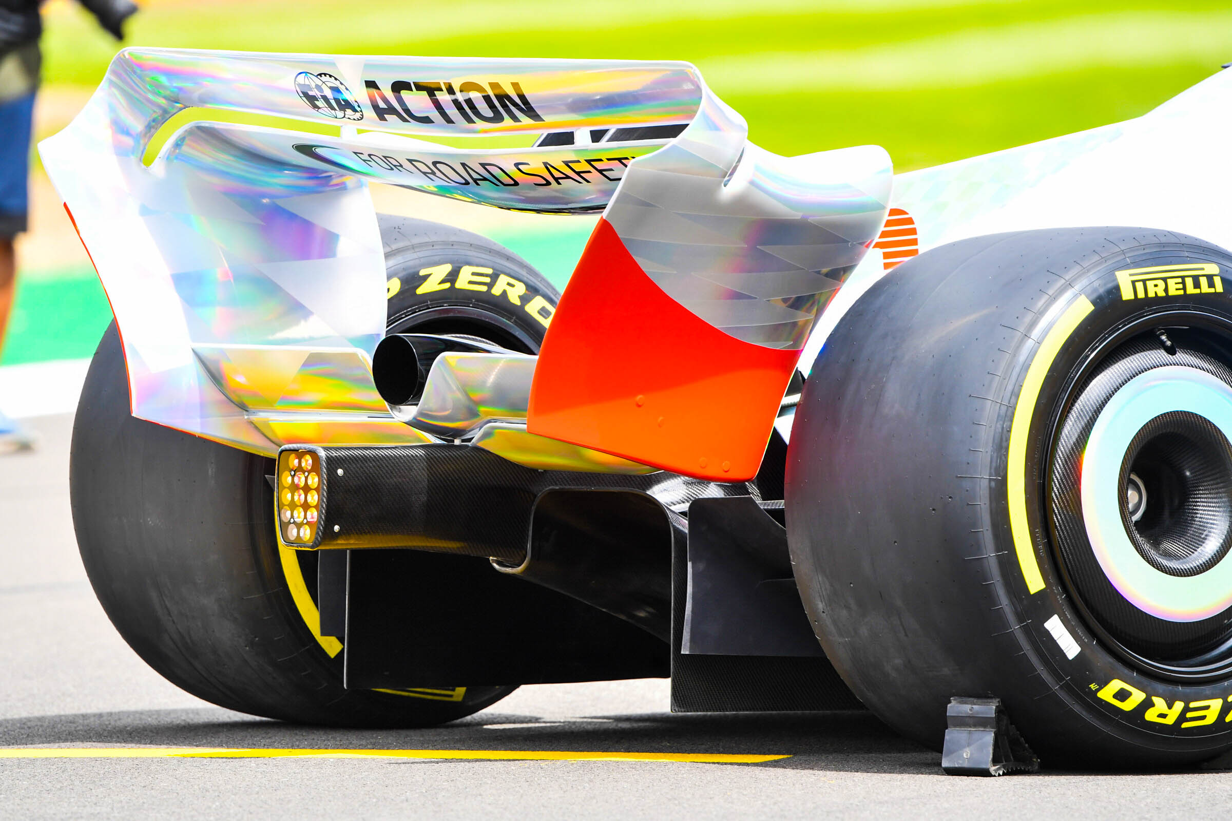 Como funciona a intrigante asa traseira curvilínea dos novos monolugares de  F1?