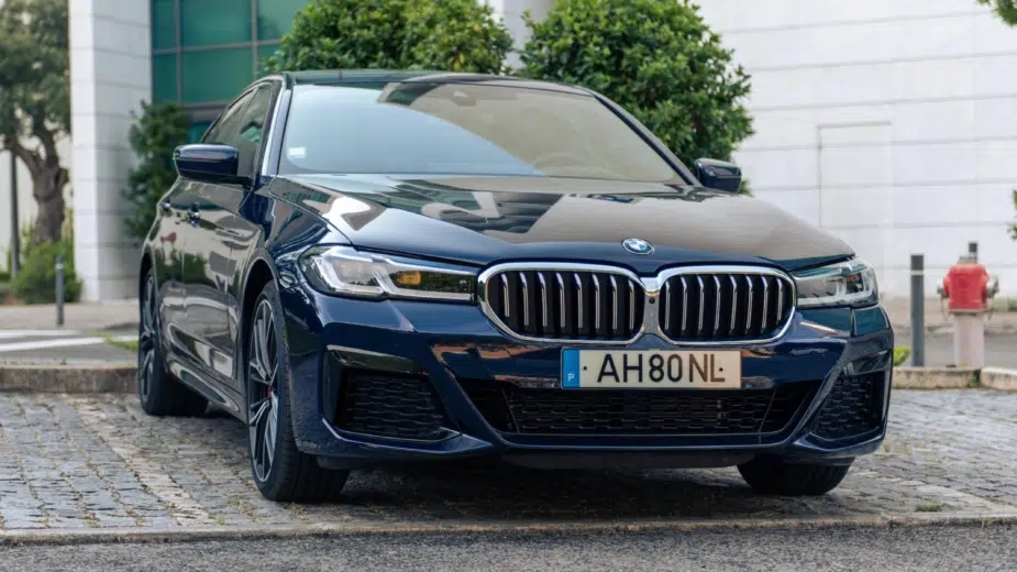 BMW 545e xDrive. Um híbrido plug-in com genes de M5?