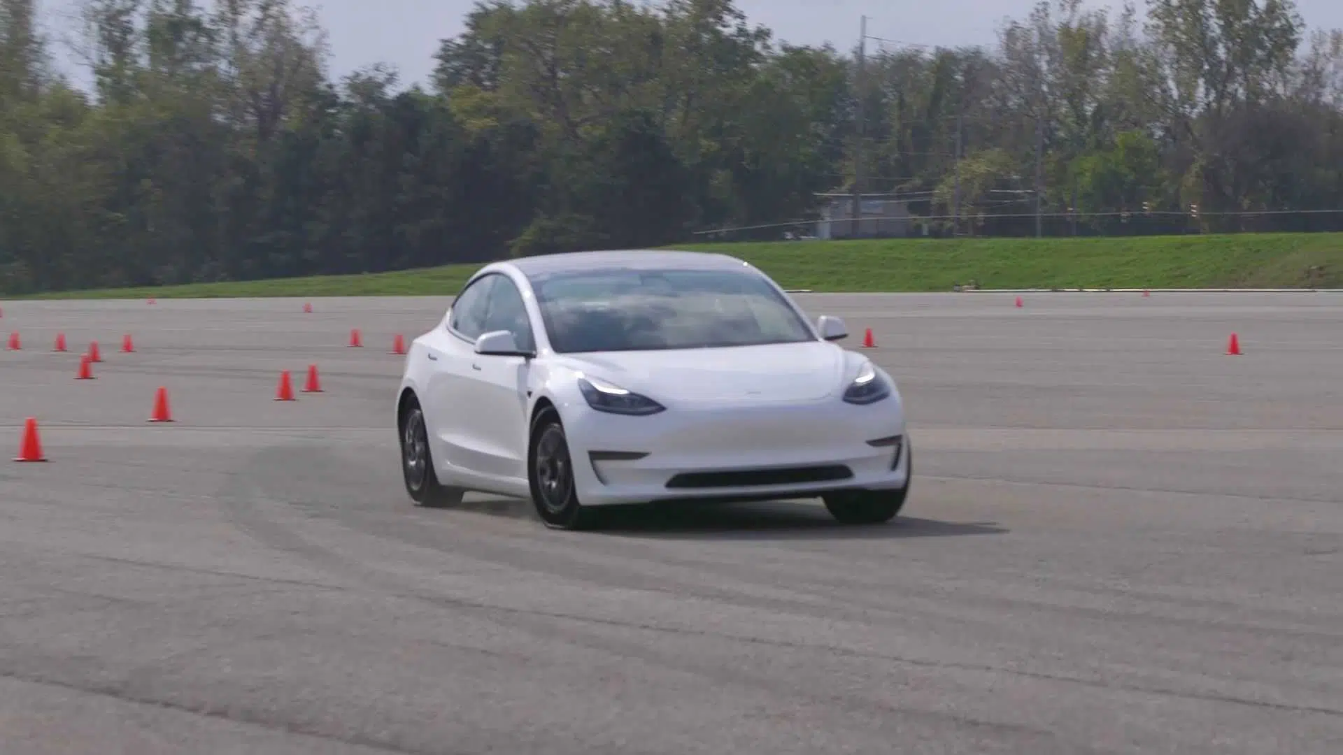 Goodyear pneus sem ar Tesla