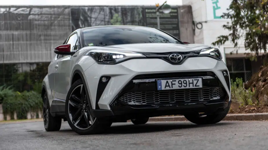 Testámos o Toyota C-HR GR Sport. É possível juntar boas performances com consumos baixos?