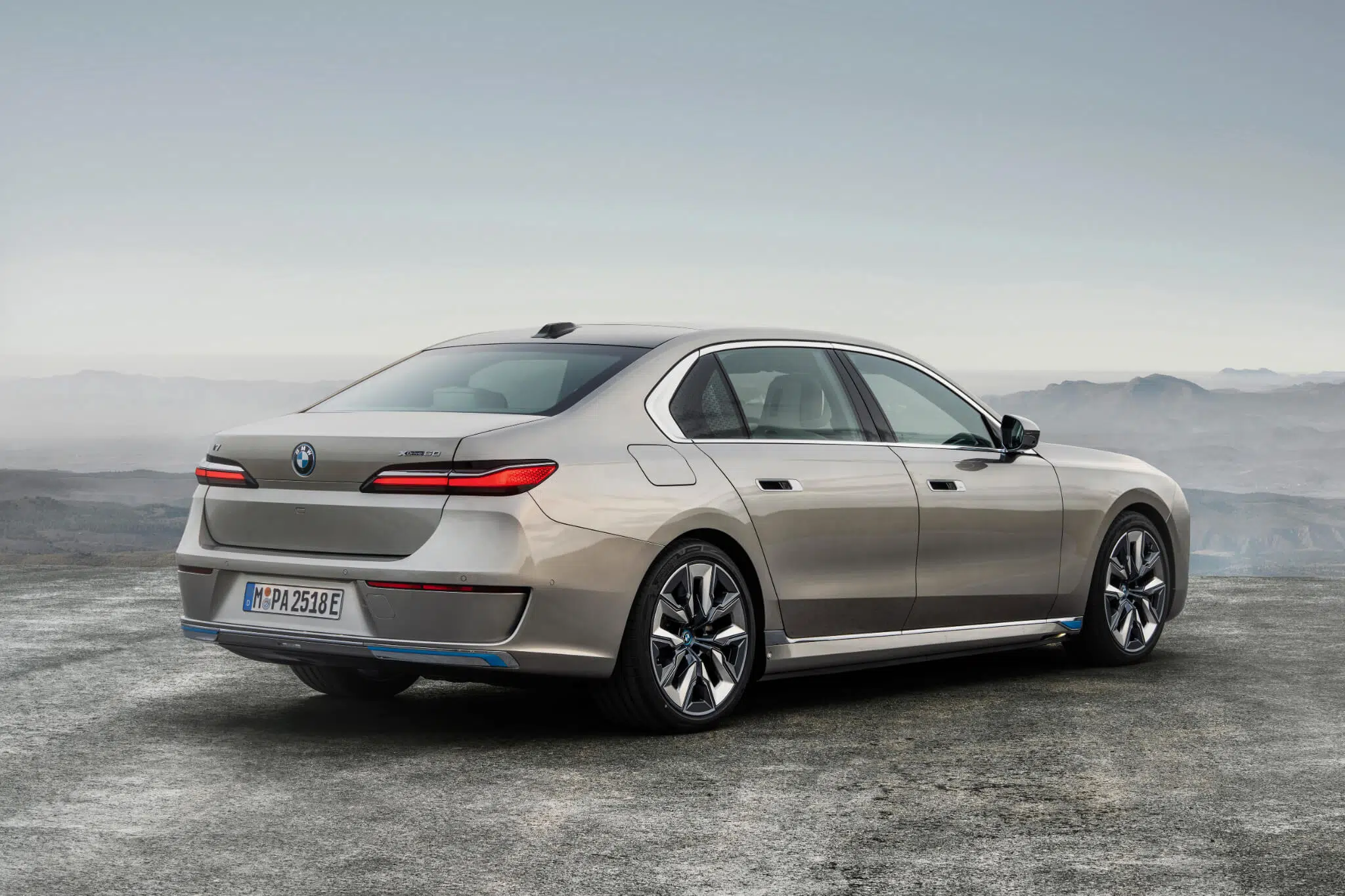 BMW i7