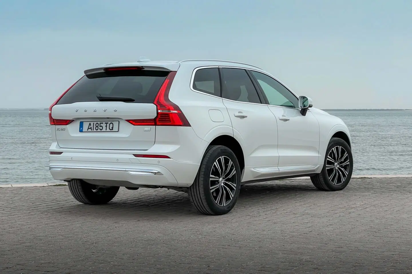 Volvo XC60 T6 Recharge traseira