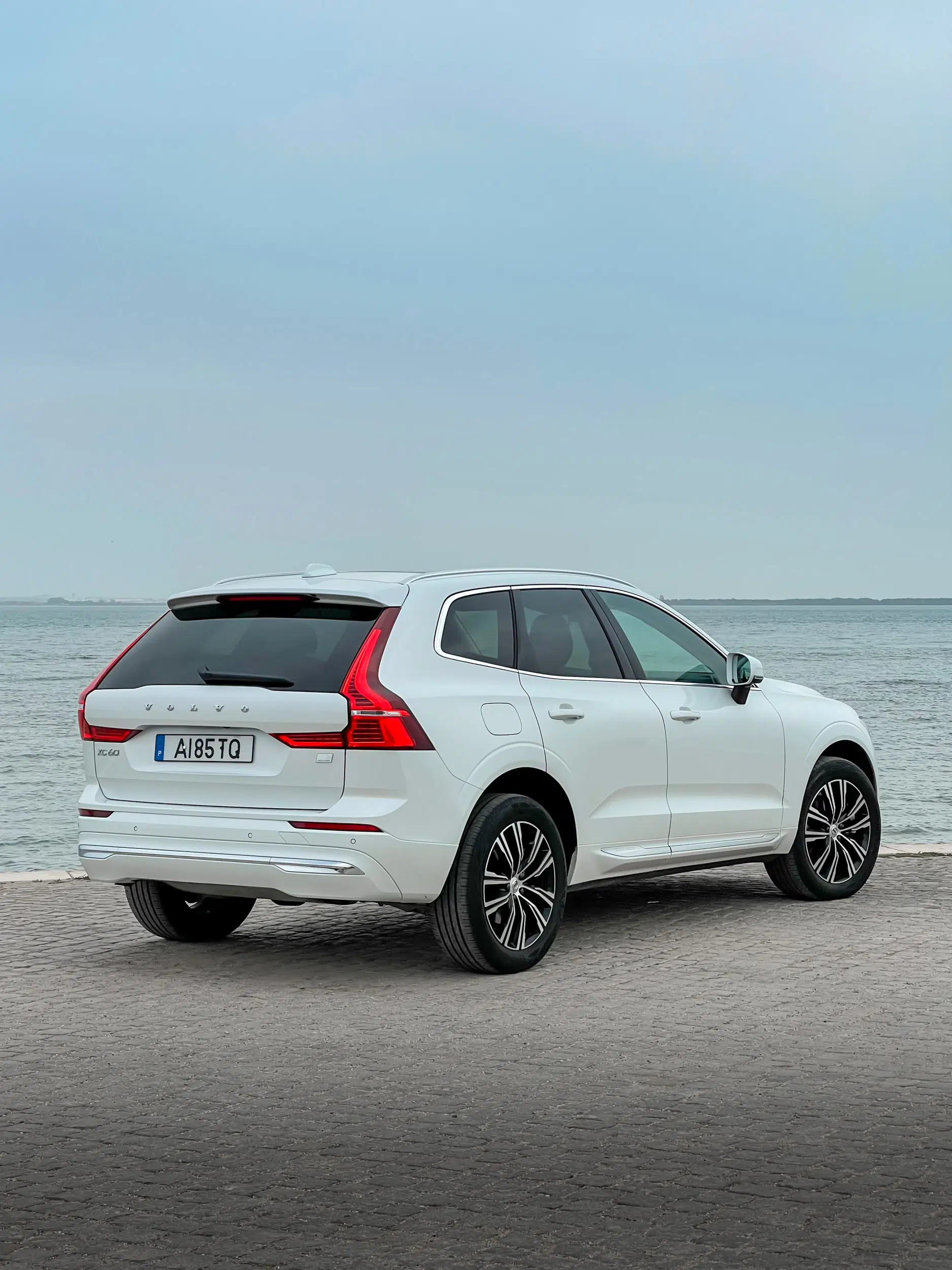 Volvo XC60 T6 Recharge traseira