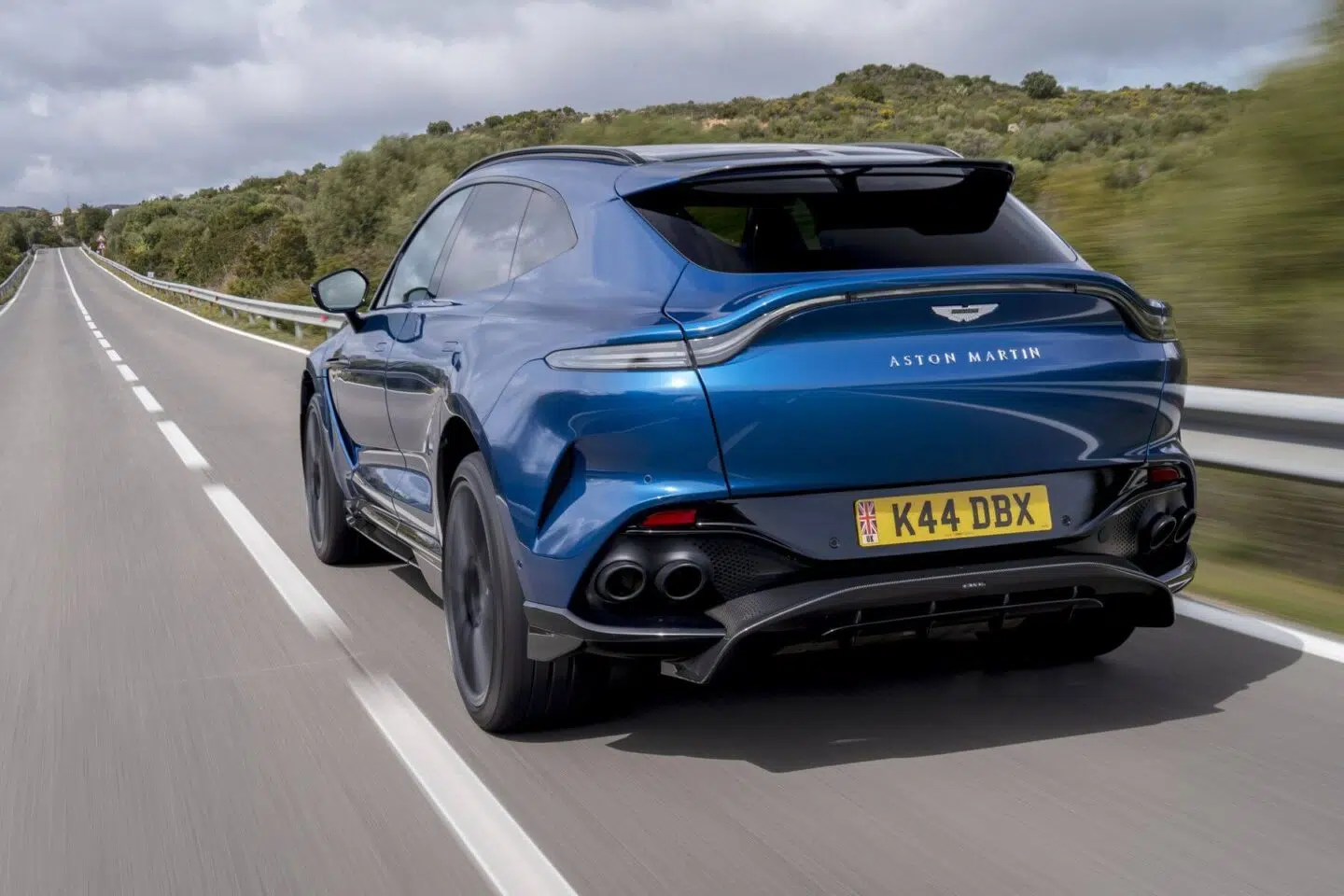 Aston Martin DBX 707