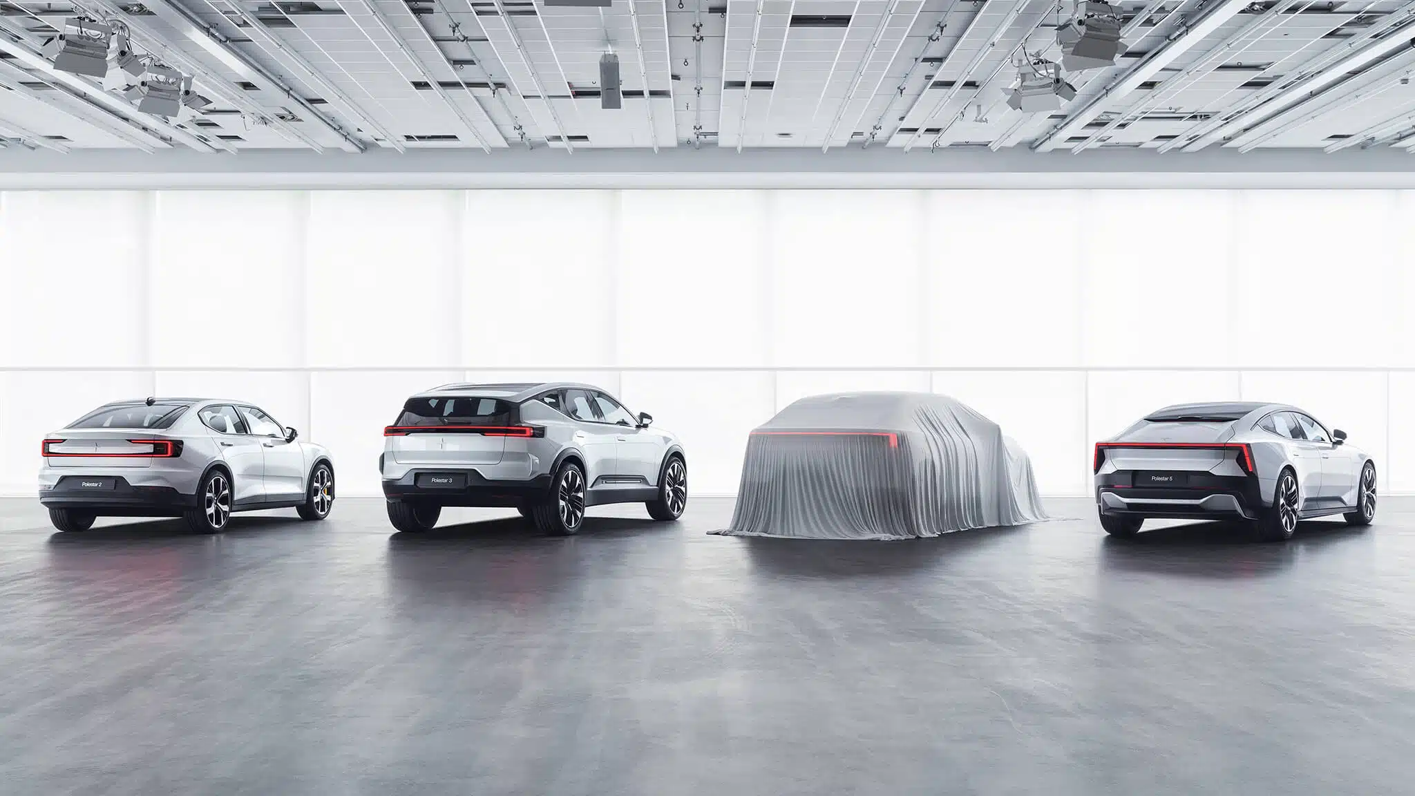 Polestar 2, 3, 4 e 5, de traseira