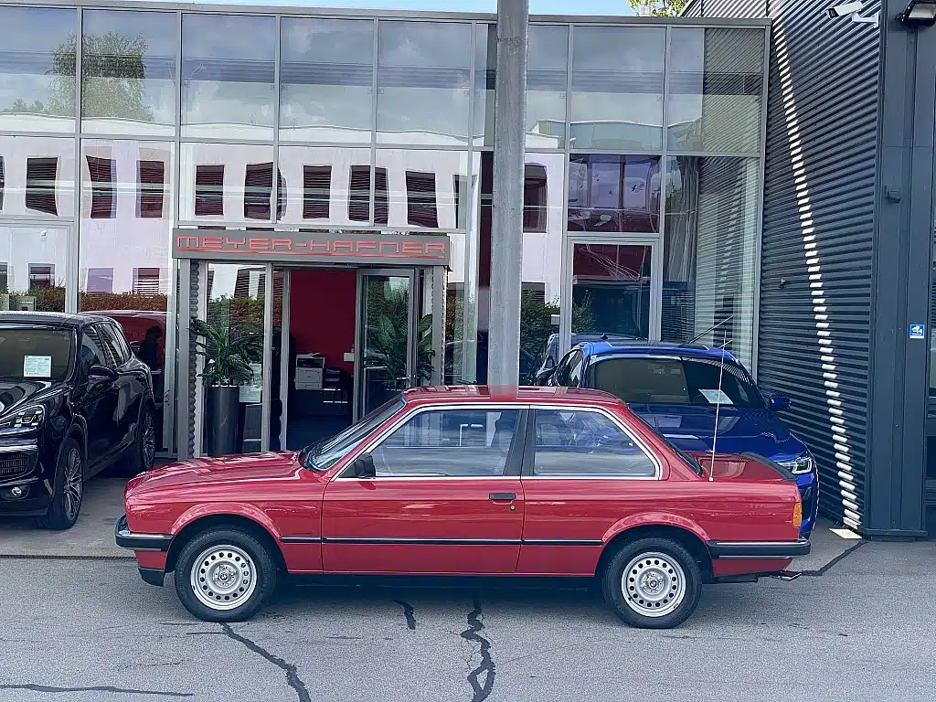 BMW 323i e30